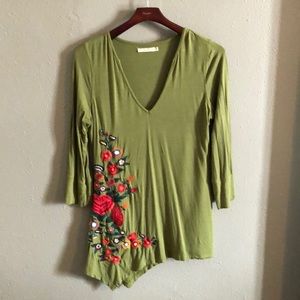 Caite, embroidered shirt